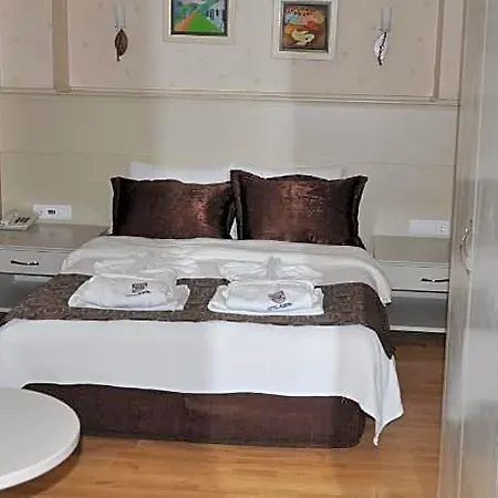 Almena Hotel