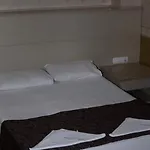 מלון Almena 4*